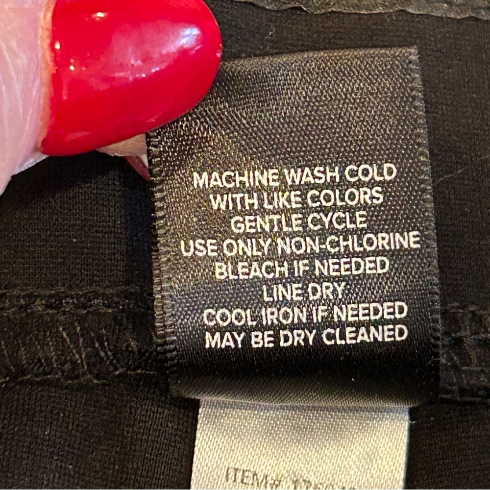 Torrid Pixie Black Capris 18/20 Short - image 8